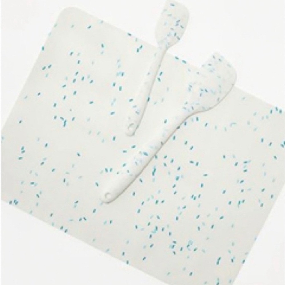 Chic & Tonic 3 Piece Silicone Baking Set White Blue Mat Spatulas CHI-HO-006 NIB